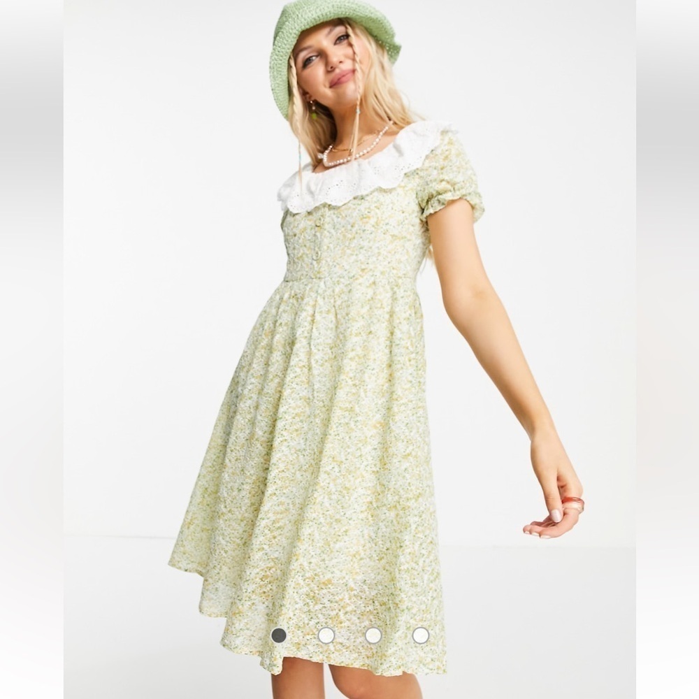 Urban Revivo ASOS - Frill Neck Floral Dress in Green